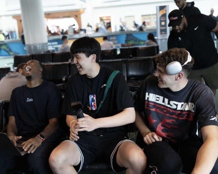 开云娱乐-拓媒：短期看杨瀚森是克林根的替补 球队早晚要面临二选一的情况